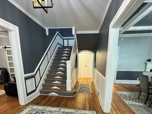 The Park House  A 5 Bedroom Retreat w/Game Room &
