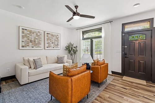 Stylish 2BR Retreat Minutes from NuLu & Downtown!