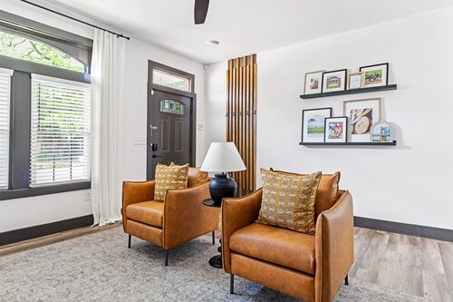 Stylish 2BR Retreat Minutes from NuLu & Downtown!