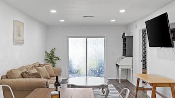 Smart TV, computer monitors