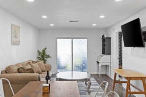 Smart TV, computer monitors