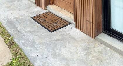 casa moderna con piscina climatizada, en zona muy tranquila y cerca del mar