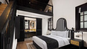 A modern bedroom with a black and white color scheme, a large bed, a nightstand, and a view of the bathroom. - Blossom Manoir Lujiazui (Shanghai)