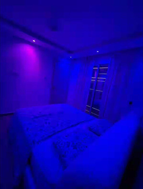 2 habitaciones, tabla de planchar con plancha, wifi y ropa de cama