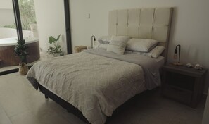 1 bedroom, WiFi, bed sheets - King Suite Oasis w/ Rooftop, Private Jacuzzi & Gym (Playa del Carmen)