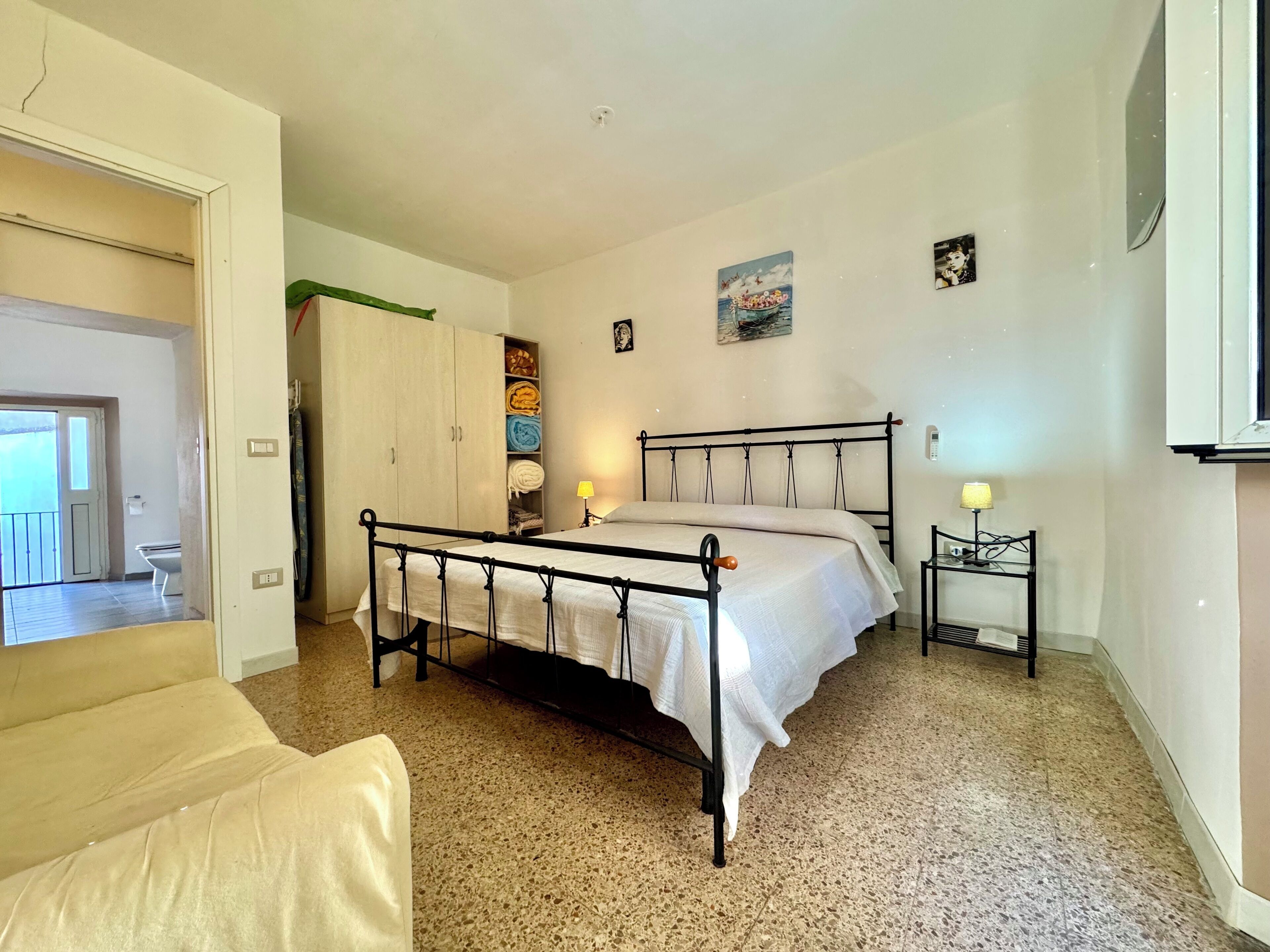 1 quarto, ferros/tábuas de passar roupa