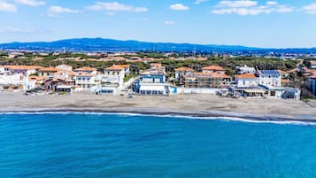 Una spiaggia nelle vicinanze