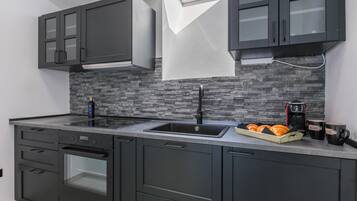 Kühlschrank, Ofen, Toaster, Hochstuhl