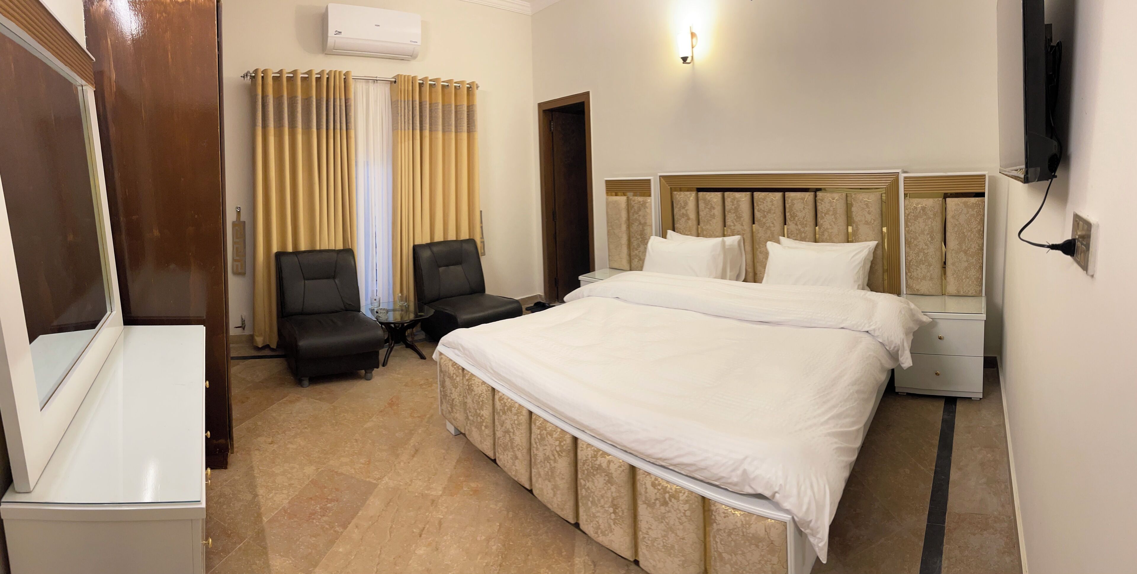 9 bedrooms, iron/ironing board, WiFi, bed sheets