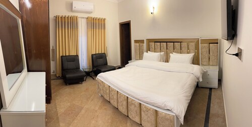 9 Bed Rooms House Featuring stunning mountain view with lush green lawn.