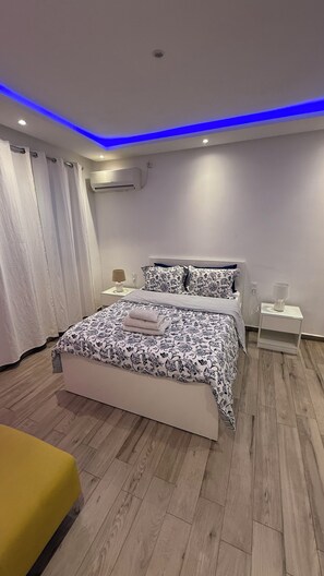 1 habitación, tabla de planchar con plancha, wifi y ropa de cama 
