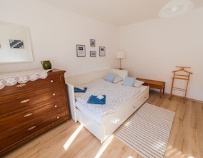 2 bedrooms, WiFi, bed sheets