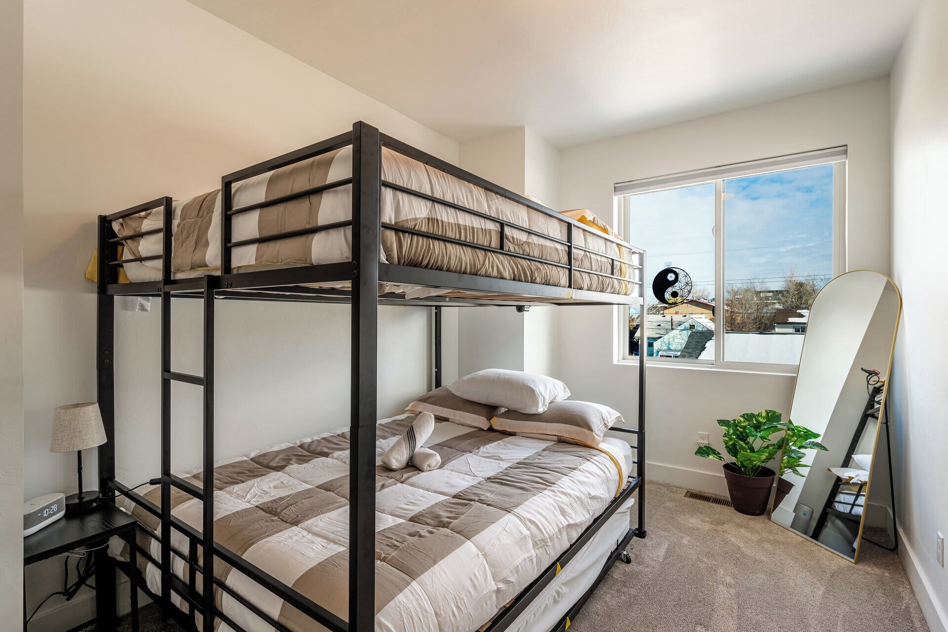 3 bedrooms, desk, iron/ironing board, travel cot