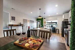 Dining - The Zen Den – Wellness Retreat with Sauna, Red Light Therapy & Biohacking Touche (Sheridan)