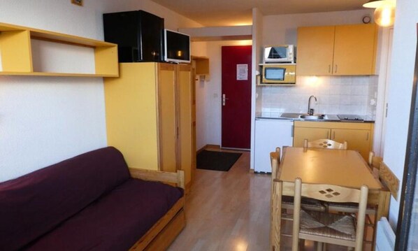 Interior - 2 Rooms for 6 People (Reallon)
