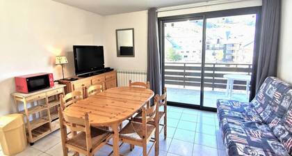 3 Rooms for 6 People