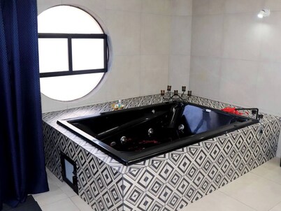 Room in Downtown, with Jacuzzi
