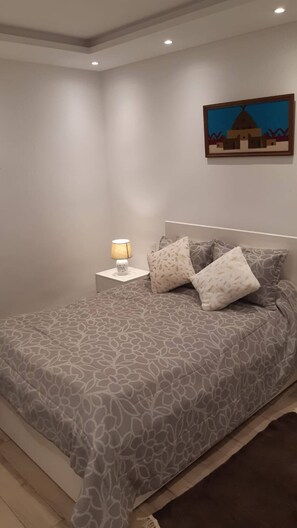 1 chambre, fer et planche à repasser, Wi-Fi, draps fournis