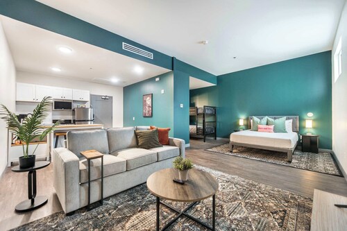 Spacious Otis & Etta Inspired Stay - Sleeps 6!