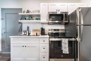 Fridge, microwave, oven, stovetop - Otis Redding Design - Downtown - Walk Score 72 (Macon)