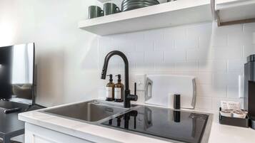 KylskÄp, mikrovÄgsugn, ugn och spishÀll