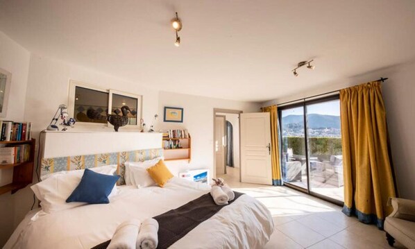 Fer et planche à repasser