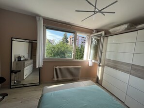 1 slaapkamer, een strijkplank/strijkijzer, gratis wifi