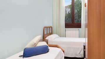 5 bedrooms, iron/ironing board