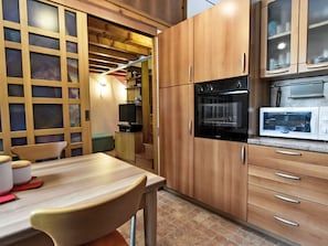 Fridge, microwave, oven, cookware/dishes/utensils