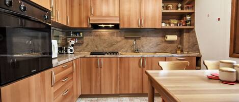 Fridge, microwave, oven, cookware/dishes/utensils