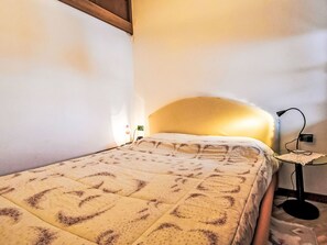 2 عدّة غرف نوم وخدمة الإنترنت