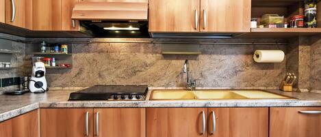 Fridge, microwave, oven, cookware/dishes/utensils