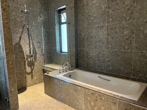 Deluxe Villa, Garden View | Bathroom | Hair dryer, slippers, soap, shampoo