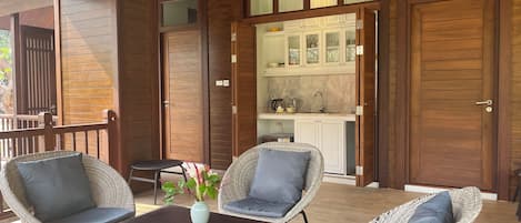 Vila luxo, vista para o jardim | Terraço/pátio