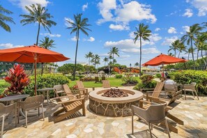 Terrace/patio - 4 Star Beachfront Resort. AC. Restaurant. Pool. Gym. Spa. 4 rooms. Sleeps 11 (Lihue)