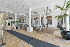 Dining - 4 Star Beachfront Resort. AC. Restaurant. Pool. Gym. Spa. 4 rooms. Sleeps 12 (Lihue)