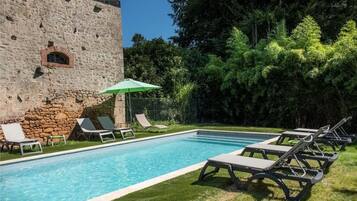 Kolam renang tertutup, kolam renang terbuka