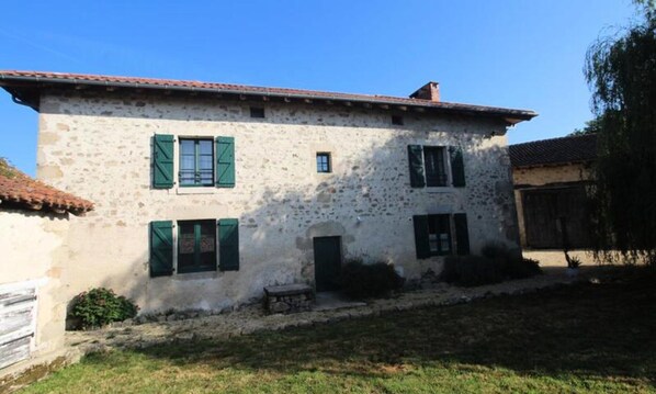 Exterior - Gite de France Lathiere (Eyjeaux)