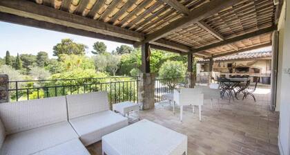 Houses & Villas for 12 People