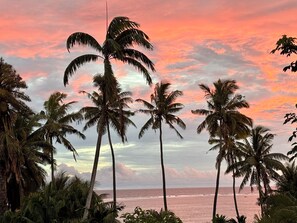 Beach - Lovely townhome with ocean views and lush gardens with free WiFi in Korotogo (Korotogo)