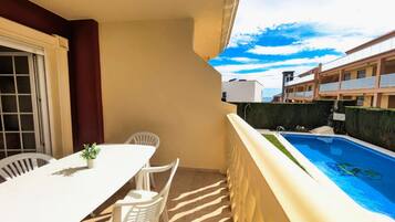 Khu ẩm thực ngoài trời