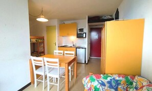 Dining - Residence Aurans for 6 People (Reallon)