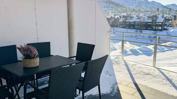 Apartment | Outdoor dining