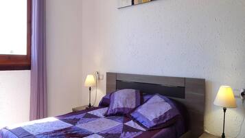 4 bedrooms, iron/ironing board