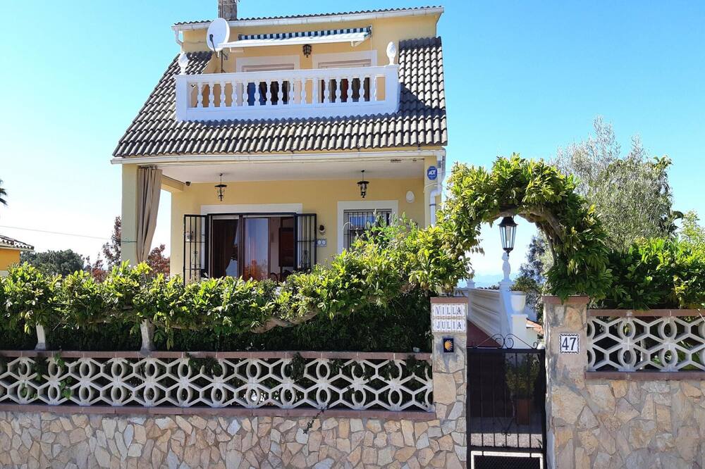 Pet-friendly Villa in Lloret de Mar - Riudarenes