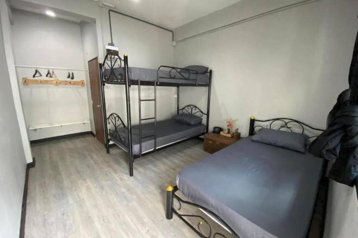 WiFi (free), bed sheets