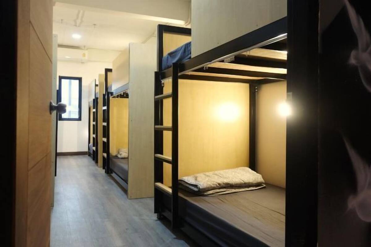 WiFi (free), bed sheets