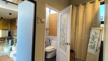 Signature Studio Suite | Free WiFi, bed sheets