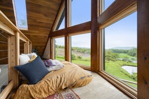 3 bedrooms, desk, iron/ironing board, WiFi