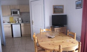 Dining - 2 Rooms for 6 People (Reallon)